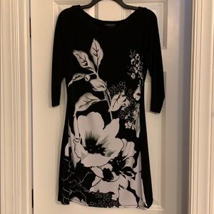 Beautiful White House black market dress